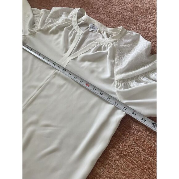 Current Air | Women’s Tops | White Blouse Puff Sleeves Lace Shoulder Size MP - Picture 6 of 9